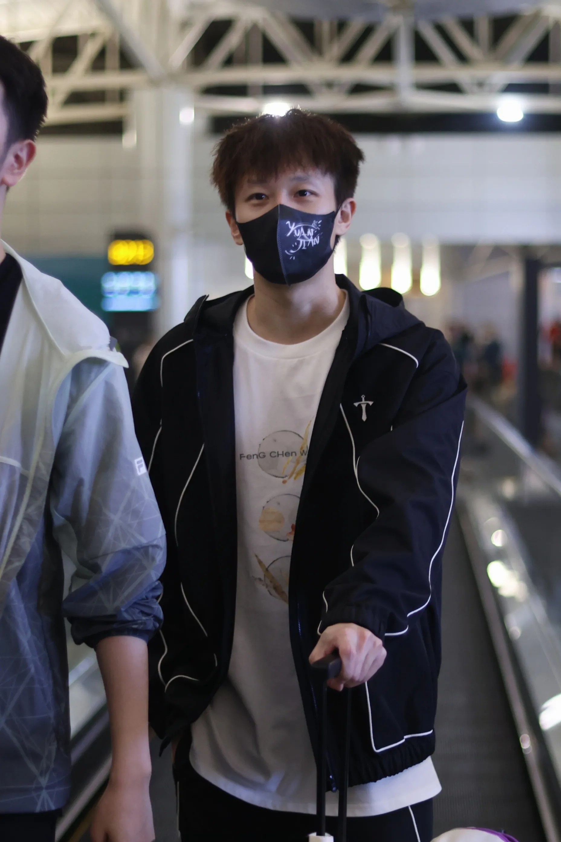 关于NBA总决赛赛程吃紧；广东宏远今夜状态回暖；质疑声仍在；更衣室氛围转暖的信息