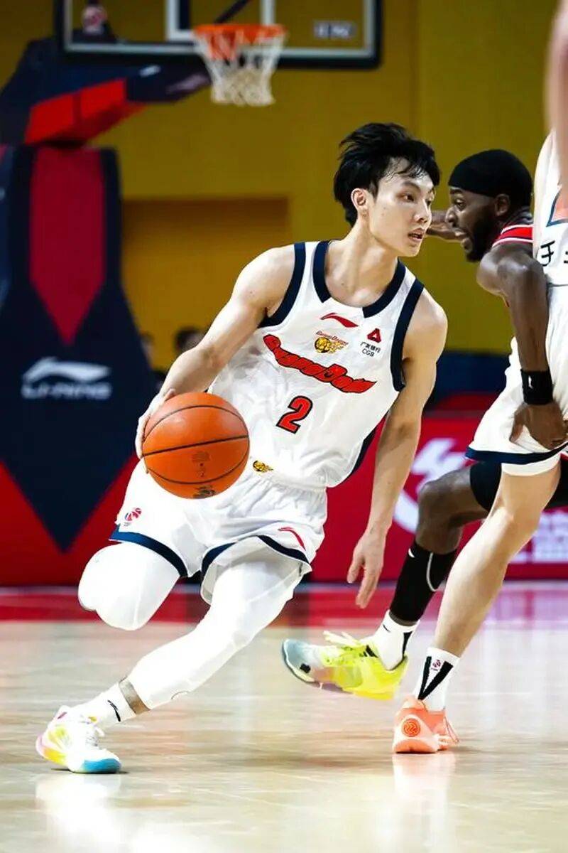 关于从广东宏远赛后止住颓势到今晚纽约尼克斯扳平良机，风云突变广州队转会期刷新队史纪录的信息